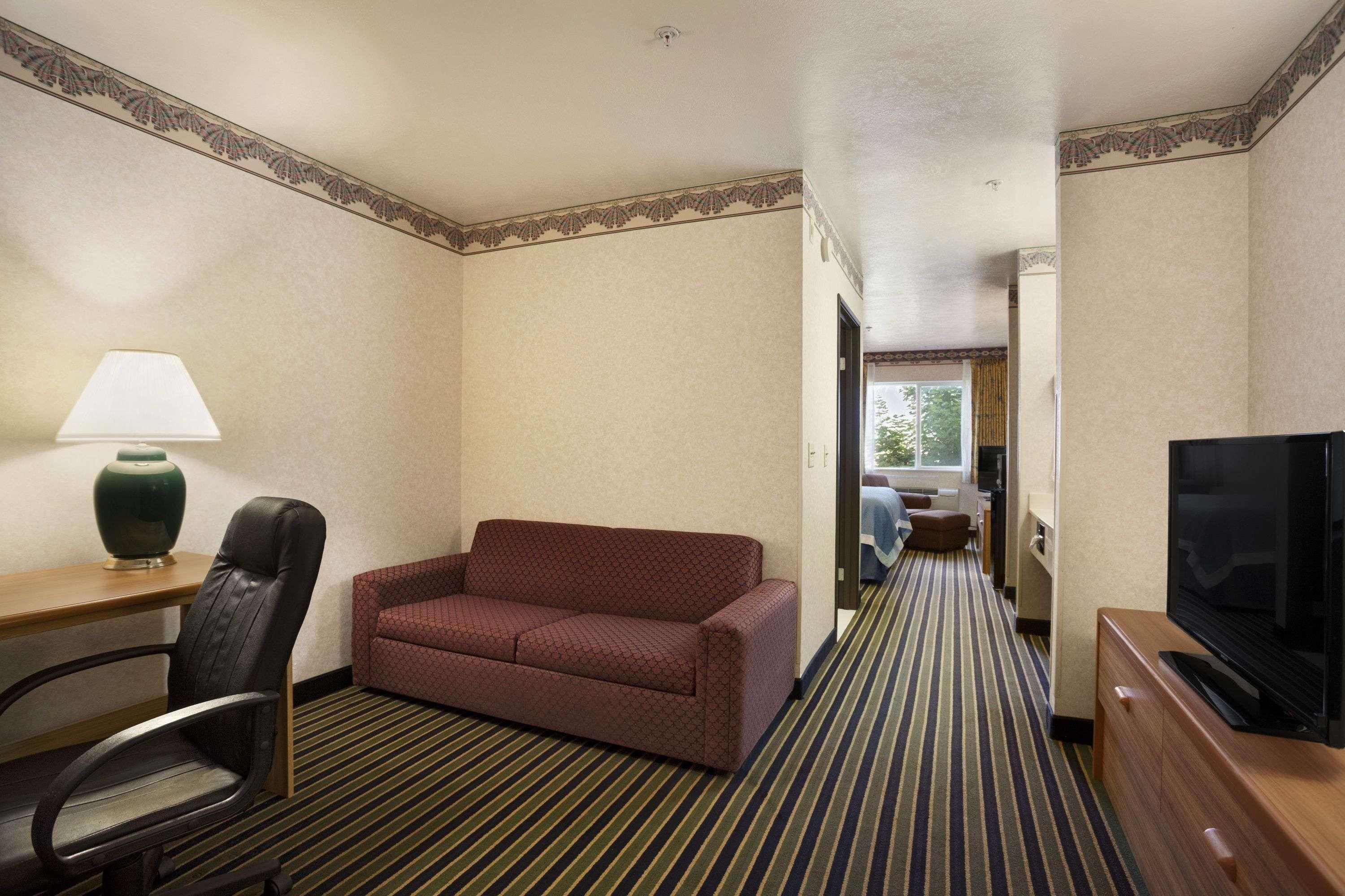 Days Inn By Wyndham Спрингвил Екстериор снимка